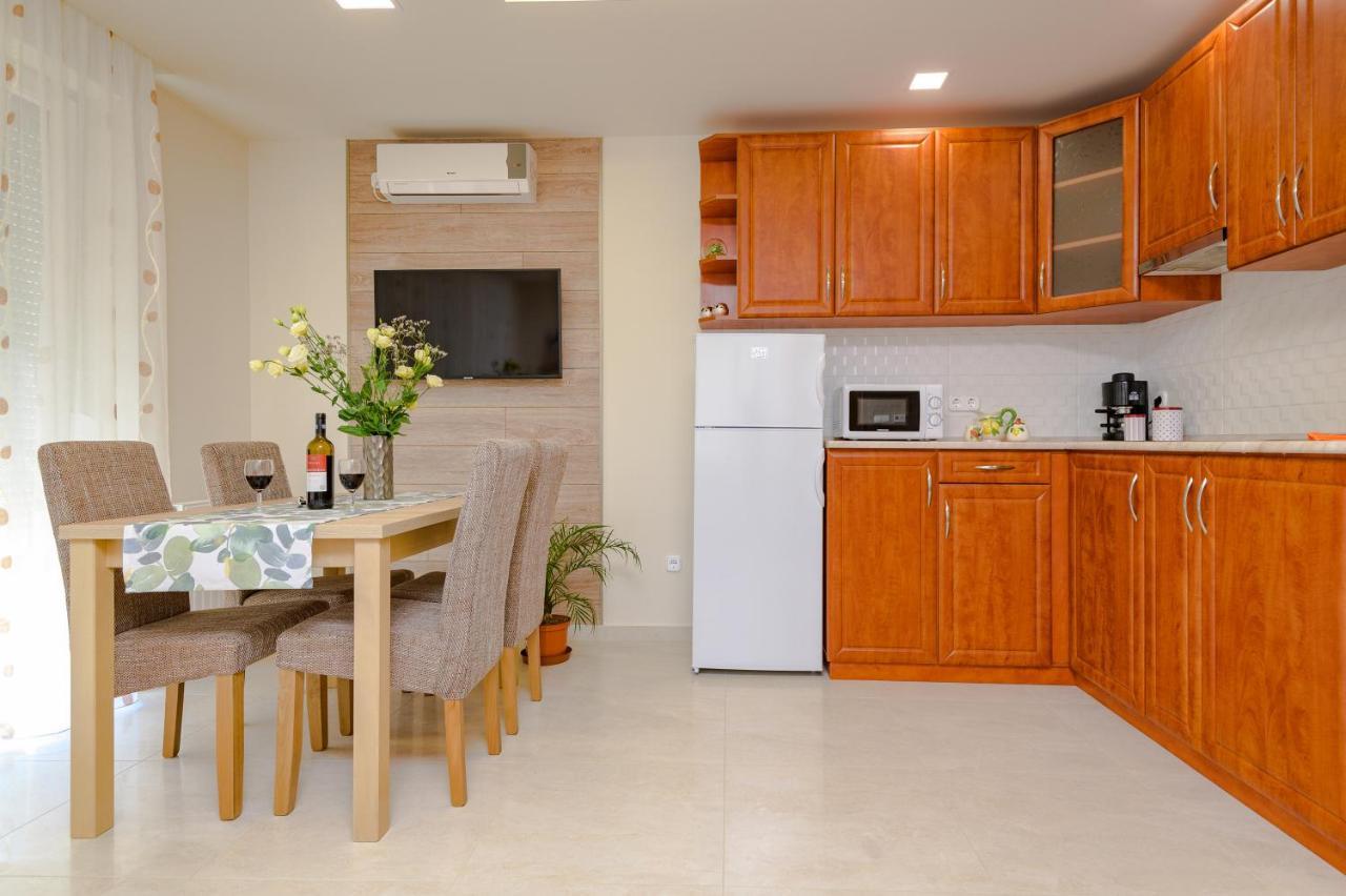 ILLÉS Apartmanok III. Hajdúszoboszló Esterno foto