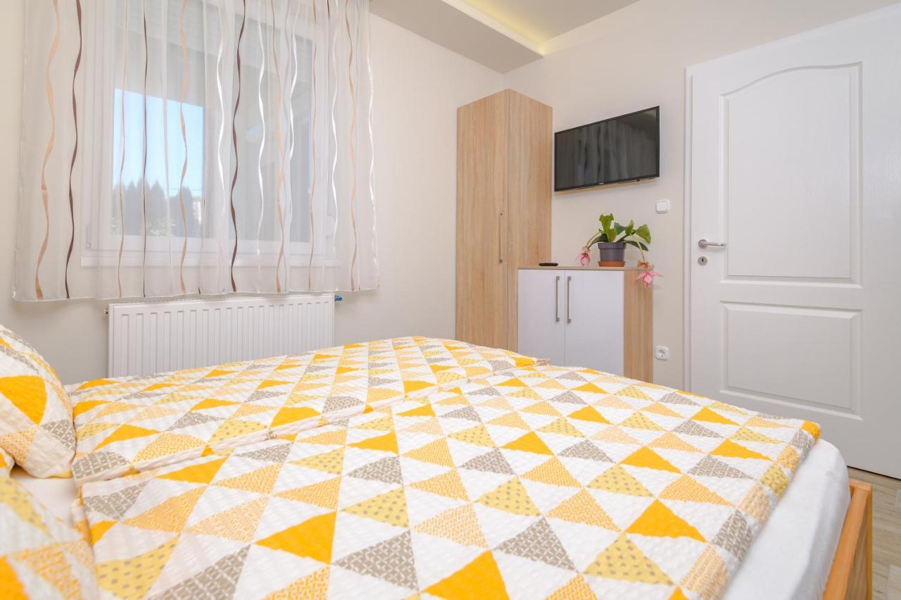 ILLÉS Apartmanok III. Hajdúszoboszló Esterno foto
