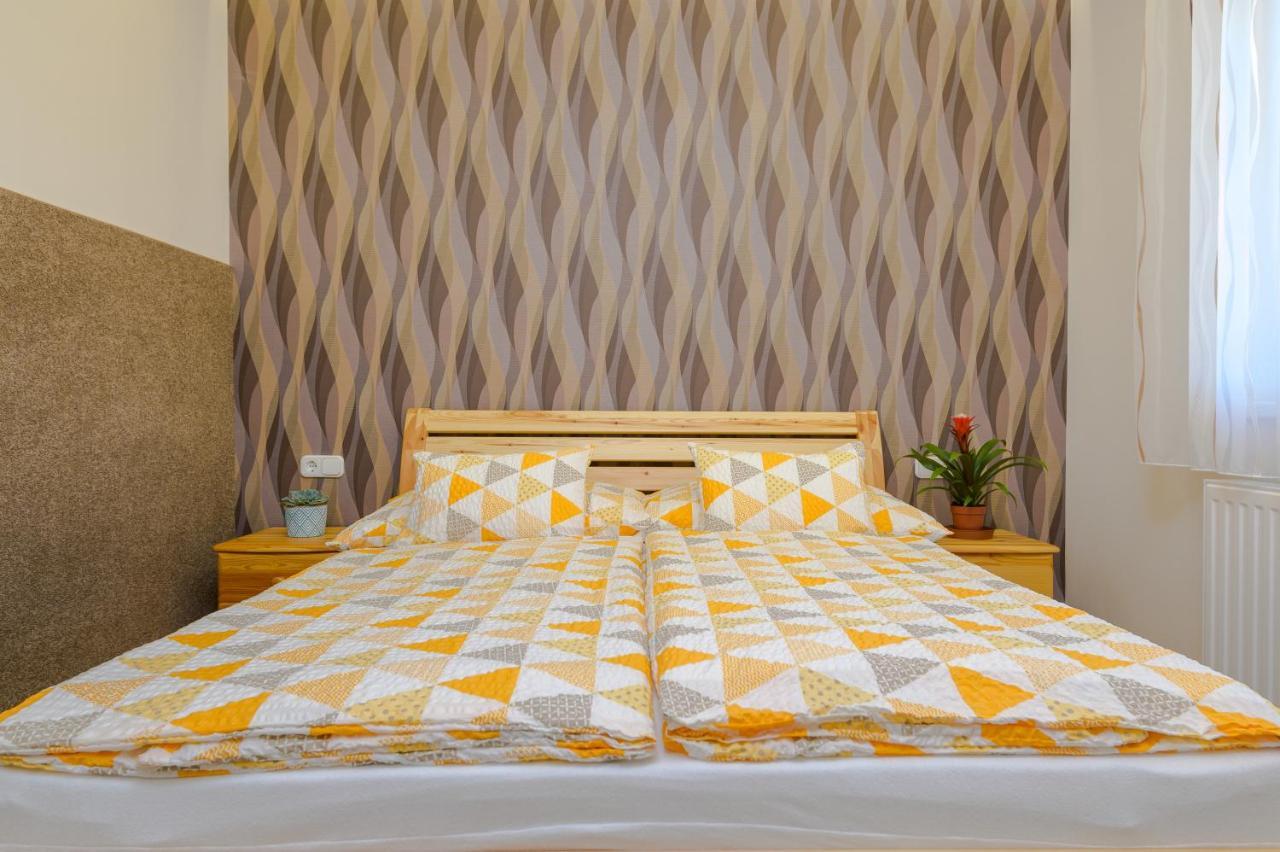 ILLÉS Apartmanok III. Hajdúszoboszló Esterno foto
