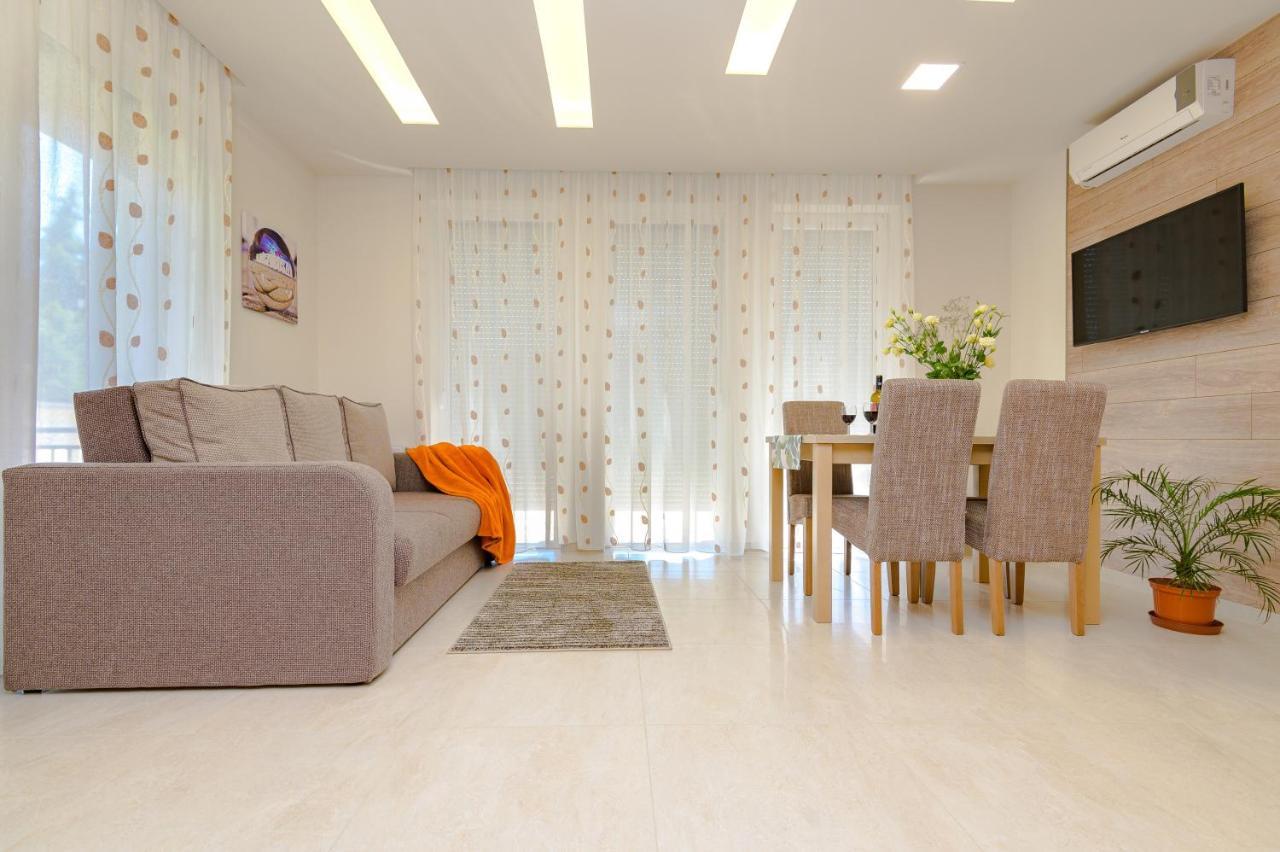 ILLÉS Apartmanok III. Hajdúszoboszló Esterno foto