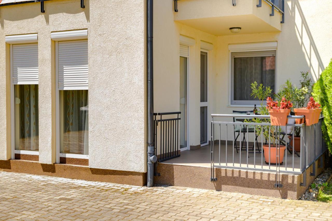 ILLÉS Apartmanok III. Hajdúszoboszló Esterno foto
