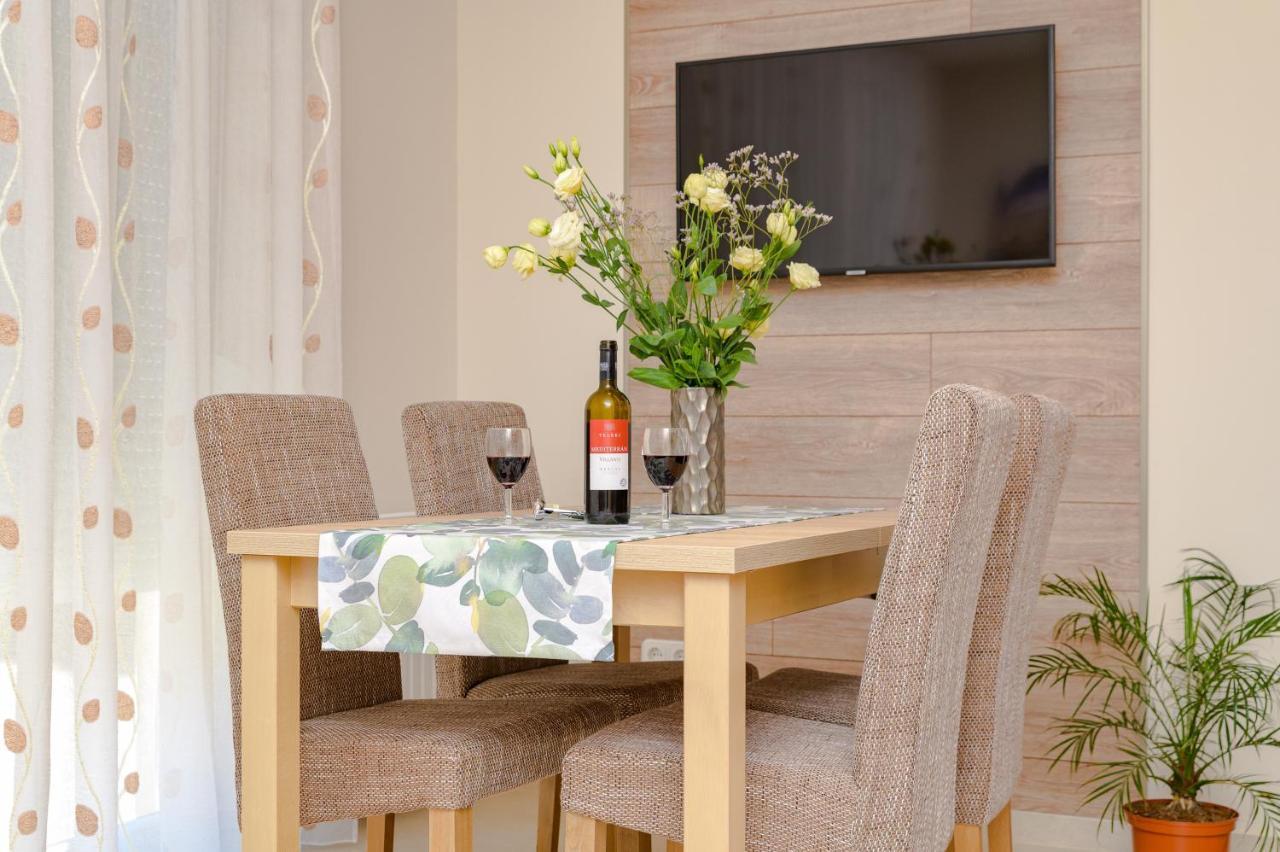 ILLÉS Apartmanok III. Hajdúszoboszló Esterno foto
