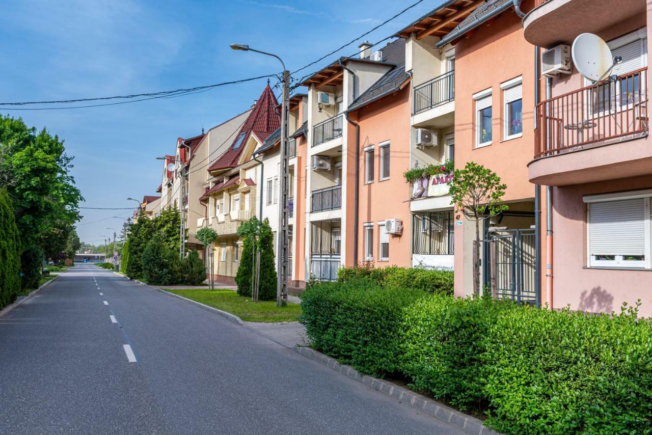 ILLÉS Apartmanok III. Hajdúszoboszló Esterno foto